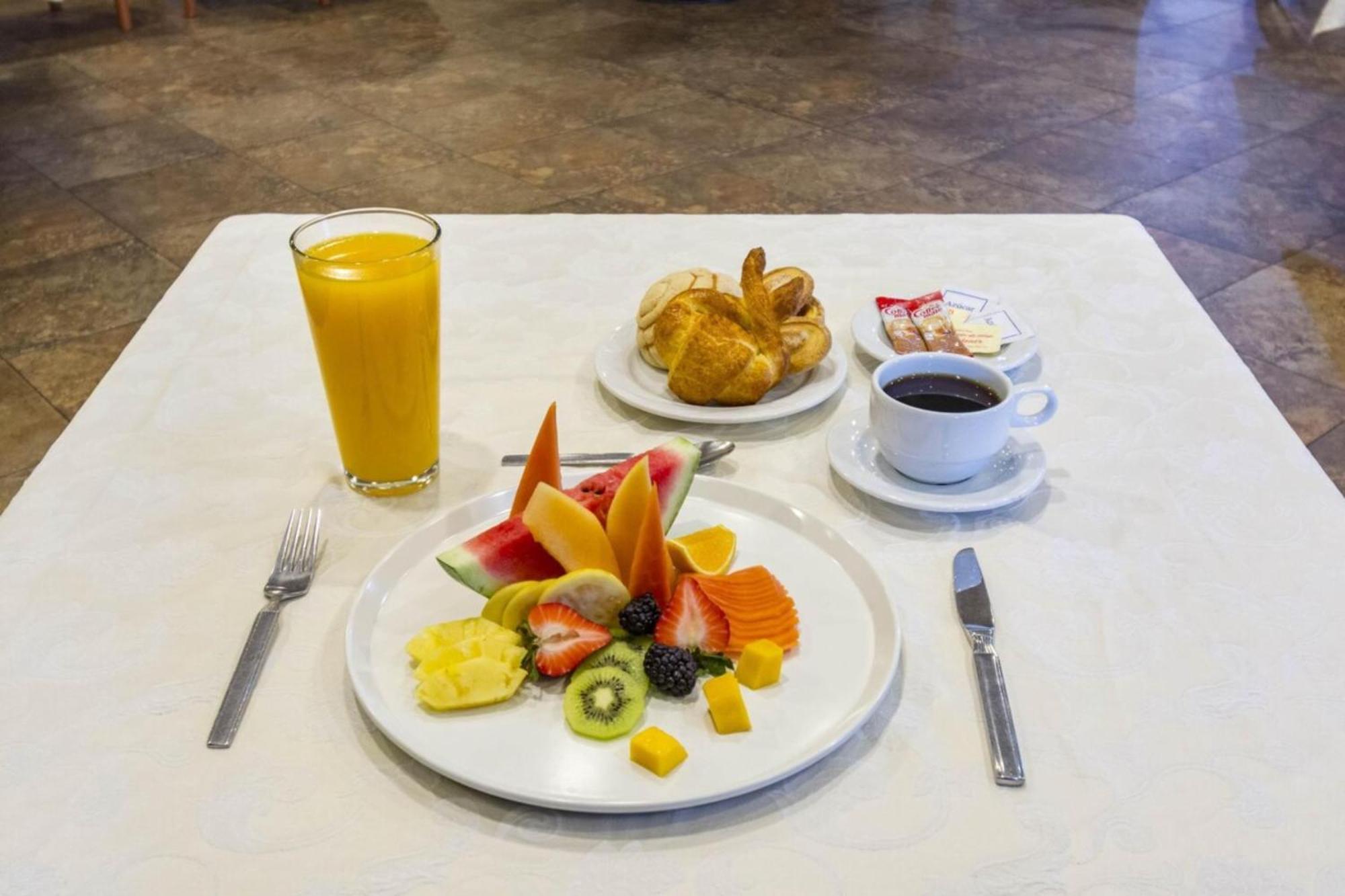 Capital O Hotel Casa Blanca Celaya  Zewnętrze zdjęcie